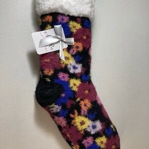 Alexa Rose - 1 Pair Black Floral Thick Fuzzy Comfort Socks Womens Shoe Size 5-9
